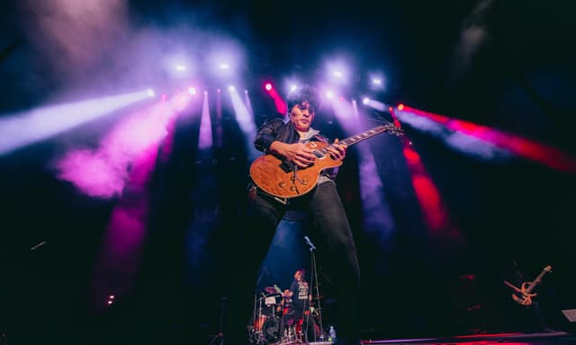 El peruano Sander Alex trae a Los Ángeles el virtuosismo de su guitarra eléctrica